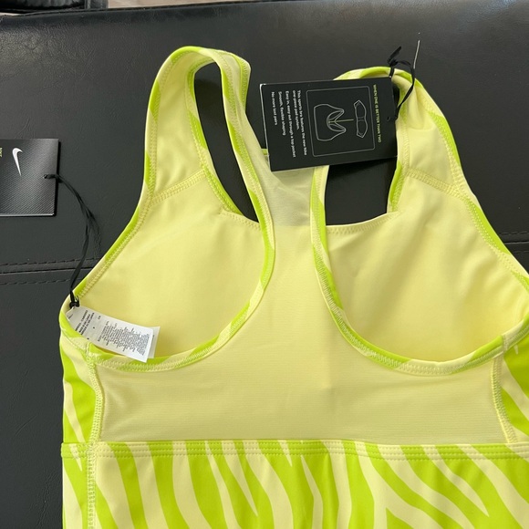 Nike Dri-FIT Swoosh Icon Clash - Picture 2 of 6